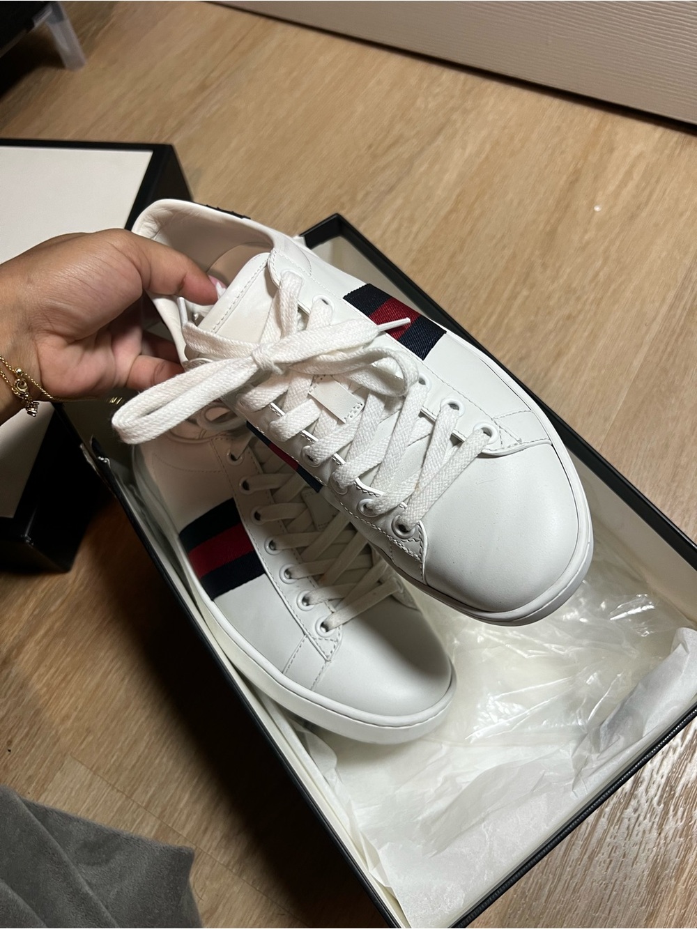 Gucci White Leather Low-Top Sneakers with Red & Navy Stripe